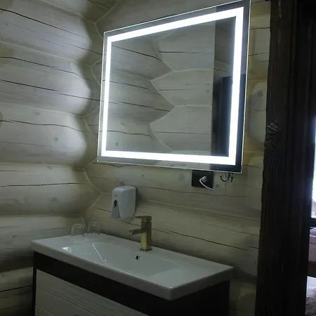 Berloga Pylypets فندق *